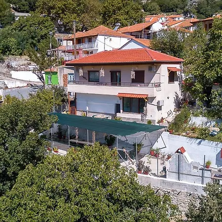 Traditional House Semesterbostad